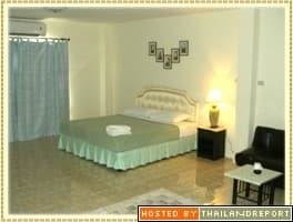 Tina's Suite Hotel, Soi Buakhao