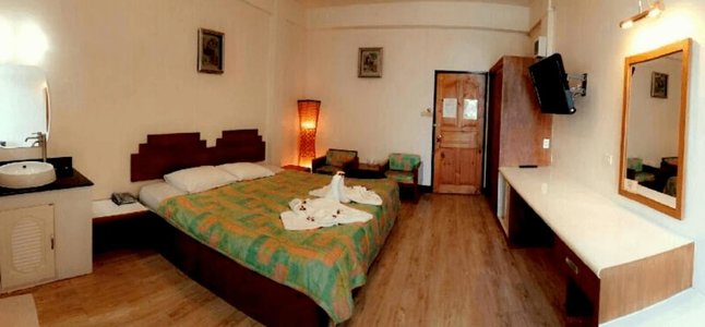Deluxe-Double-Room.jpg