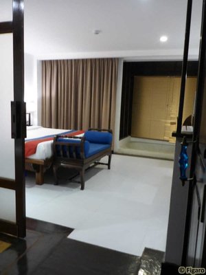 CNX-Yantarasri-01.jpg