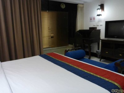 CNX-Yantarasri-03.jpg