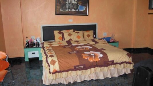 HotelKönig_Bett.jpg