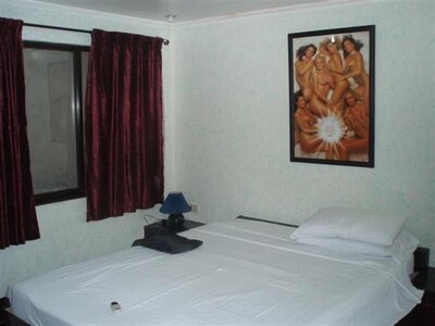 PB080279 (Small).jpg
