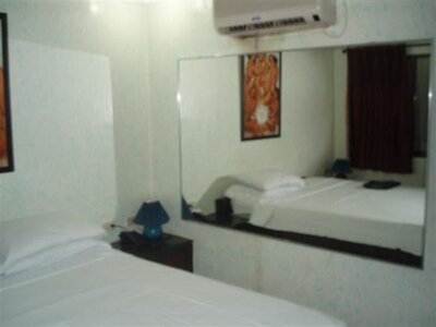 PB080280 (Small).jpg