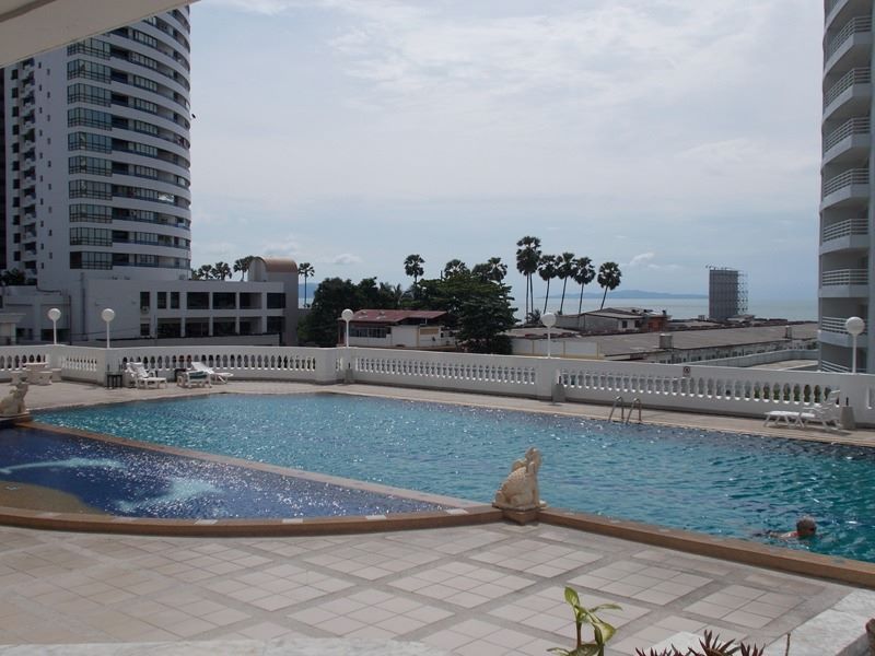 www.expat.com